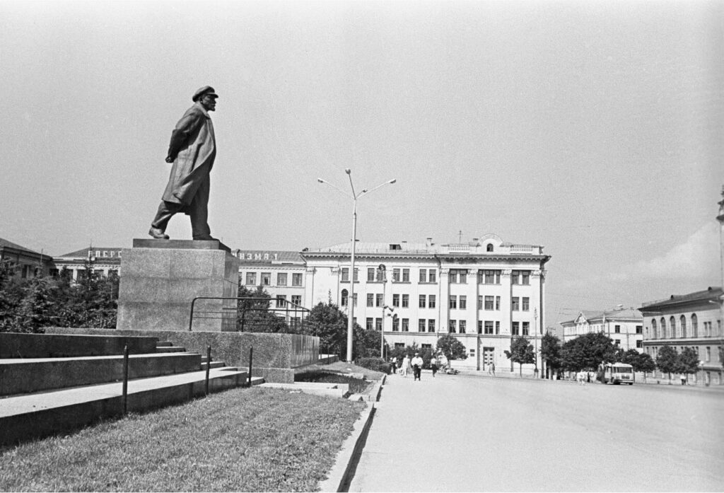 Памятник В. И. Ленину