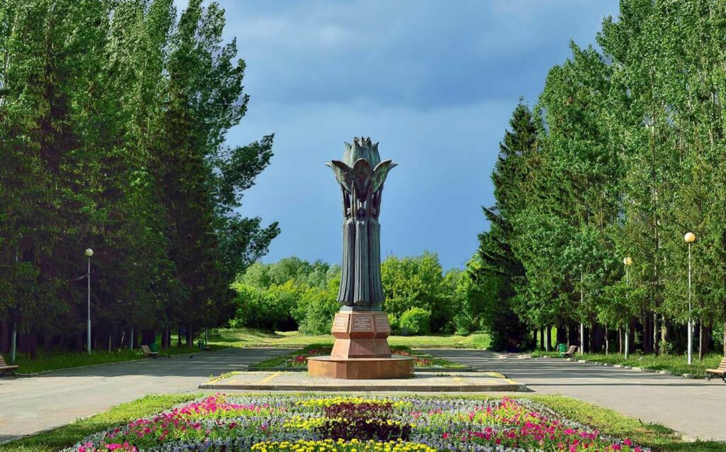 Памятник единению народов и культур