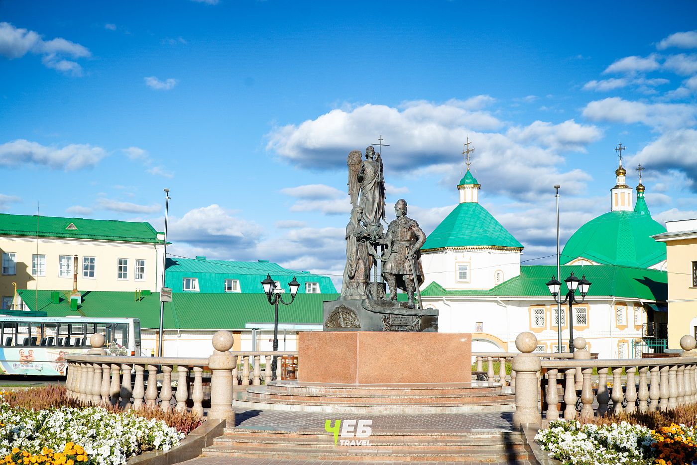 Памятник святым Петру и Февронии Муромским