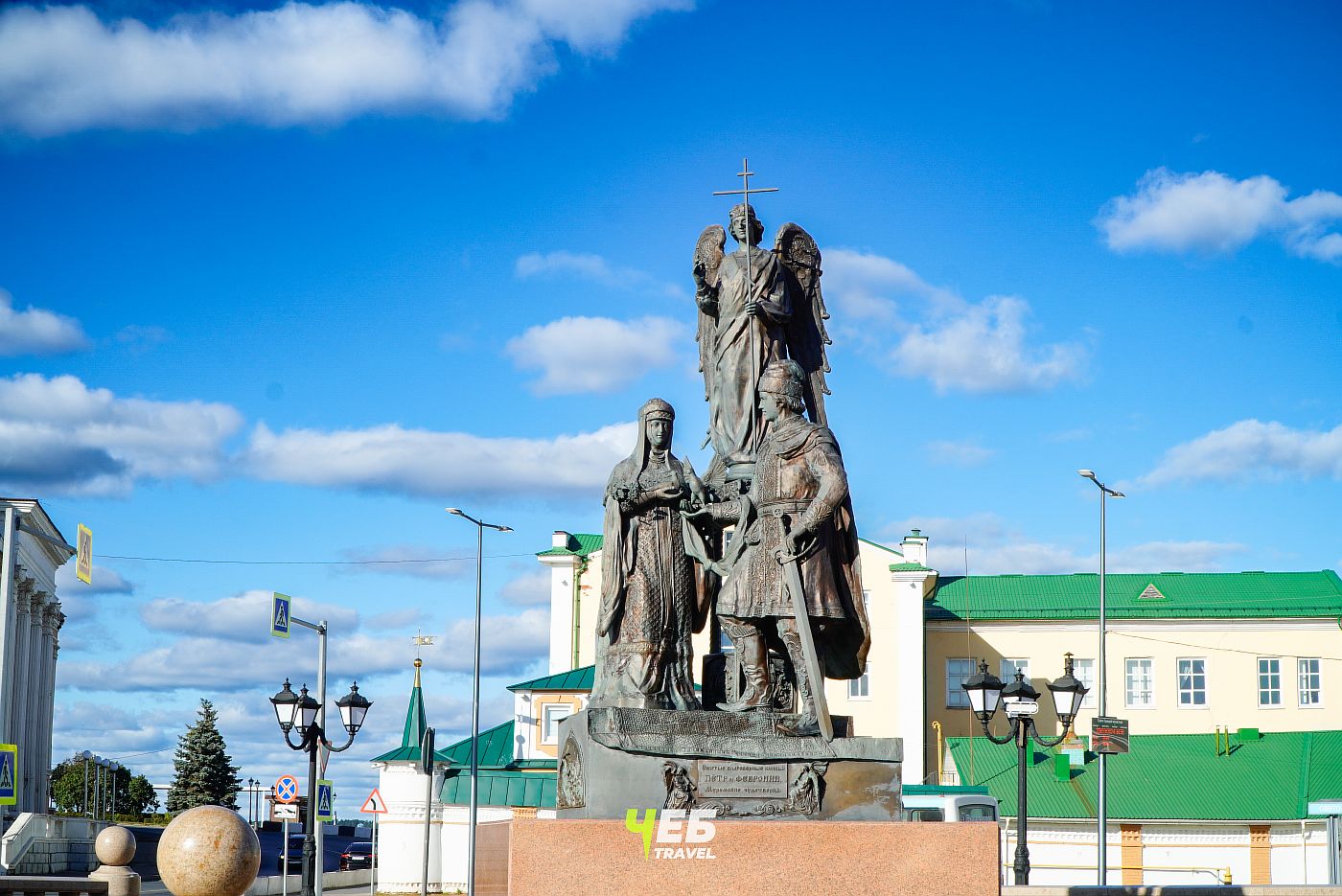 Памятник святым Петру и Февронии Муромским