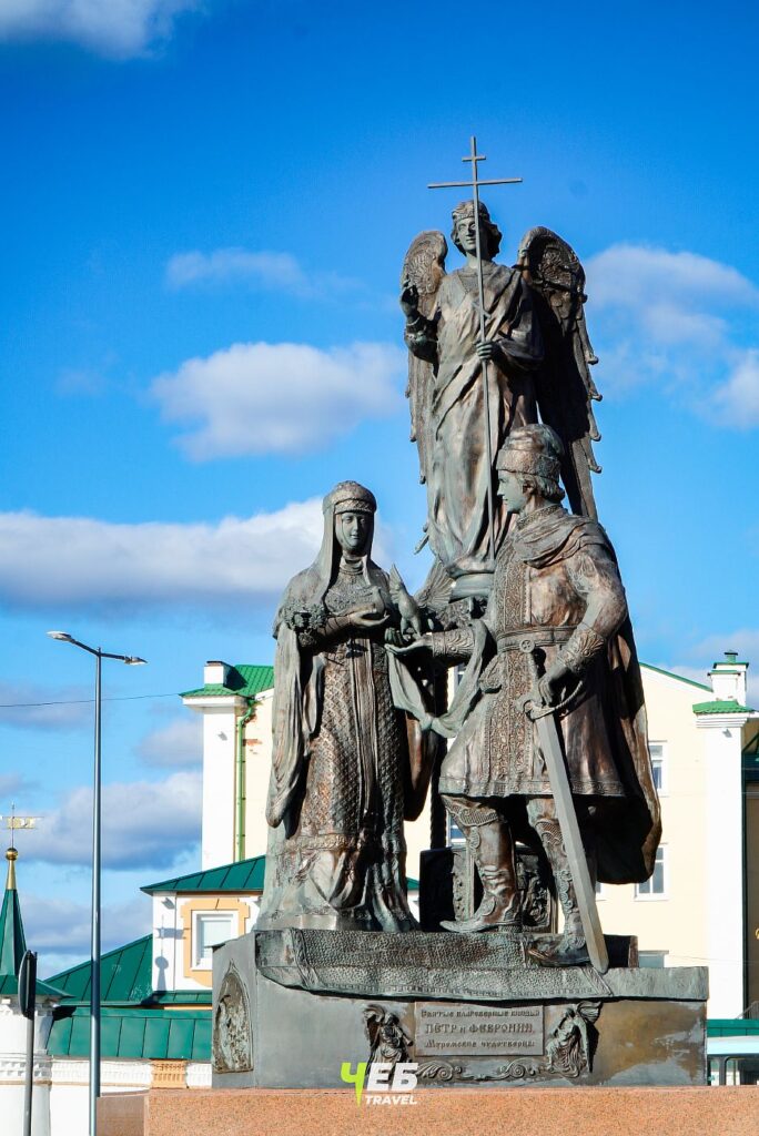Памятник святым Петру и Февронии Муромским