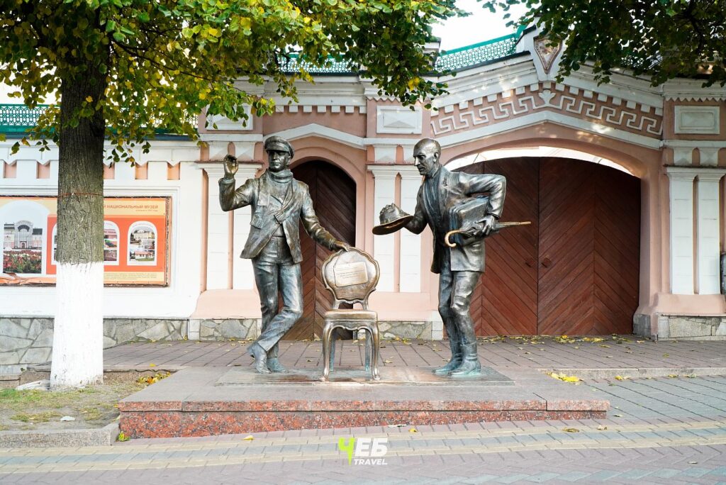 Памятник Остапу Бендеру и Кисе Воробьянинову
