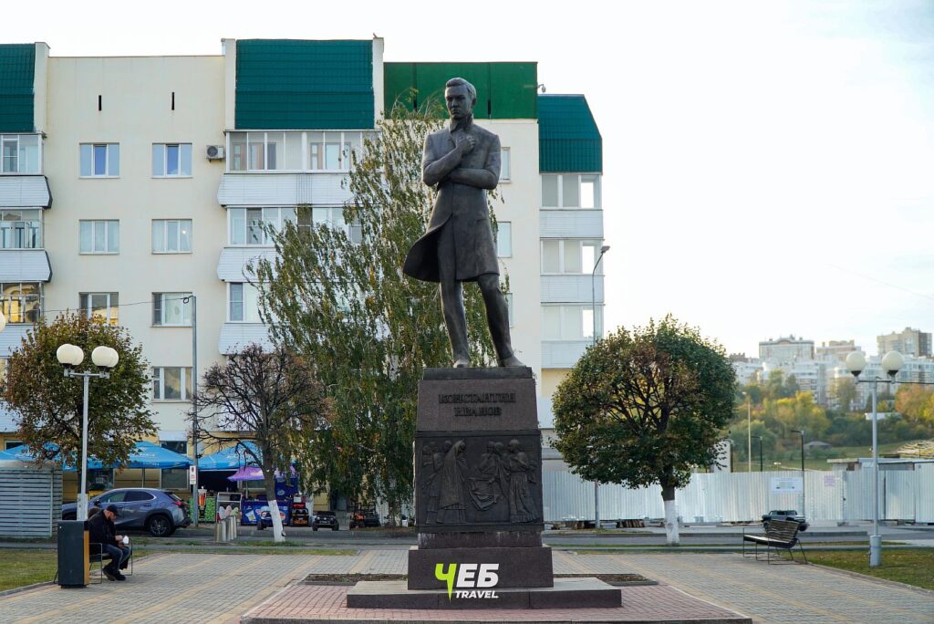 Памятник Константину Иванову на красной площади