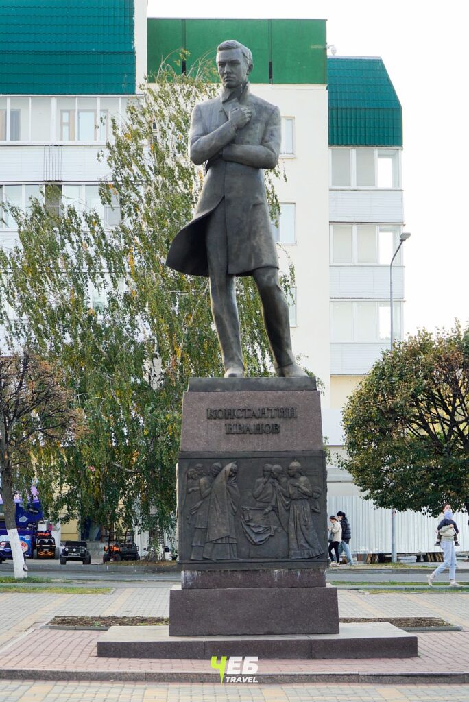Памятник Константину Иванову на красной площади