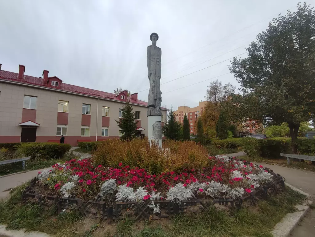 Памятник востоковеду Никите Бичурину