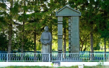 памятник матери