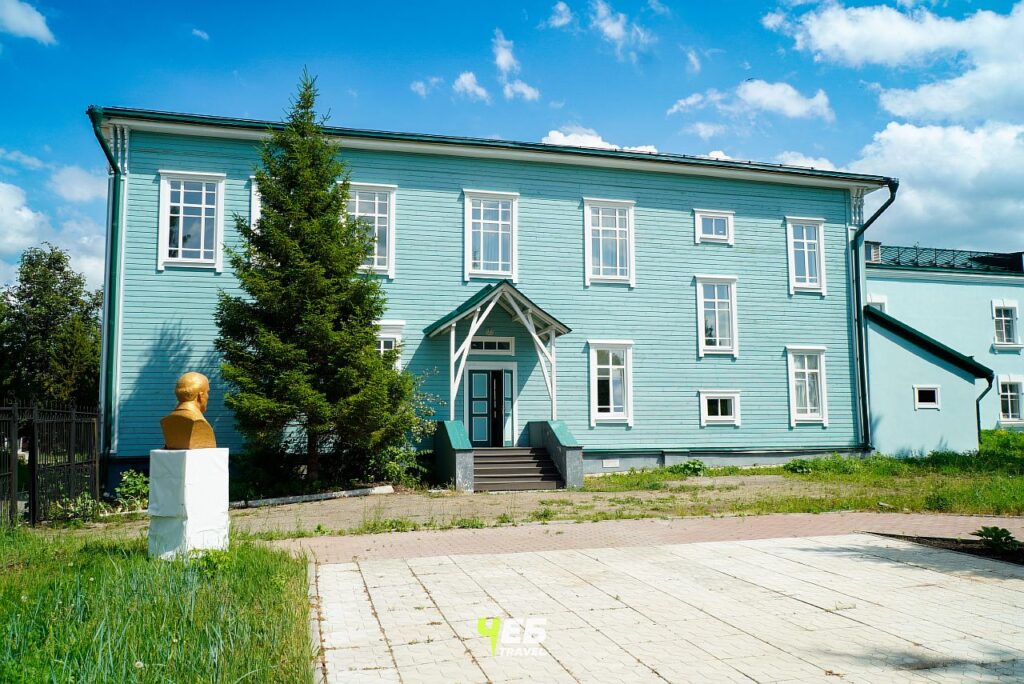 Бюст Ленина