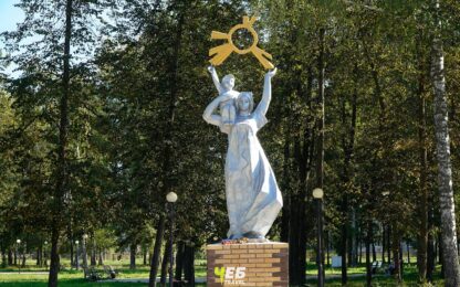 Памятник «Мать и дитя»