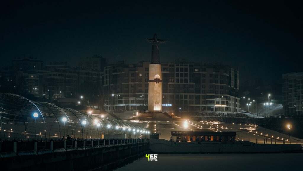 Красная площадь - Монумент Матери-Покровительнице - ночью зимой