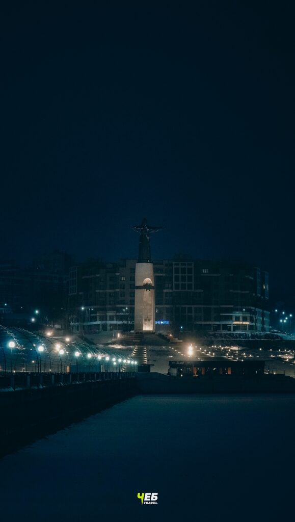 Красная площадь - Монумент Матери-Покровительнице - ночью зимой
