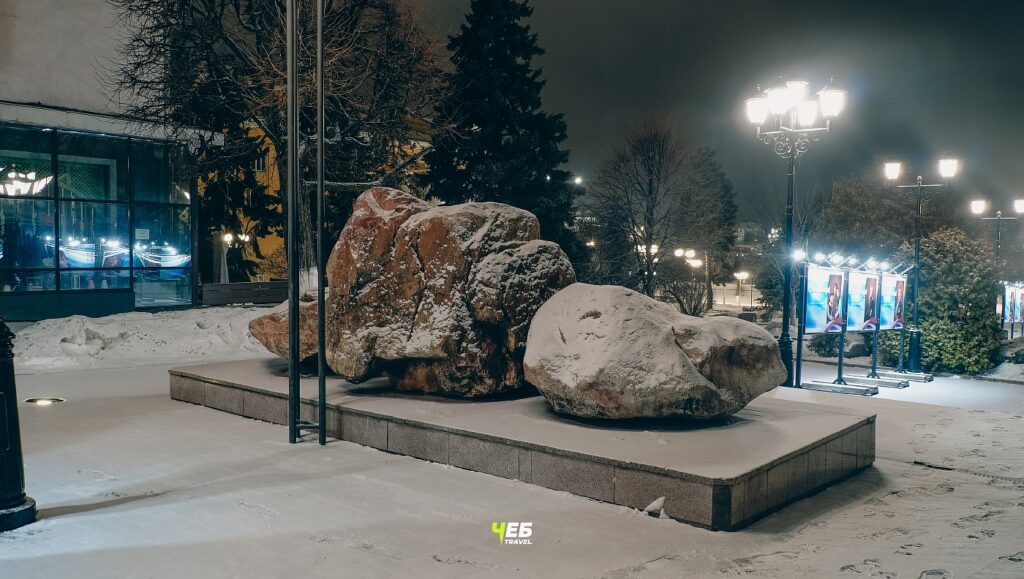 Чебоксары Арбат - красная площадь зимой ночью - Камни любви