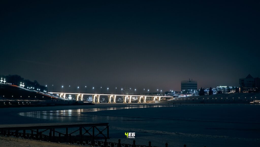 Красная площадь, мост  зимой ночью Чебоксары 