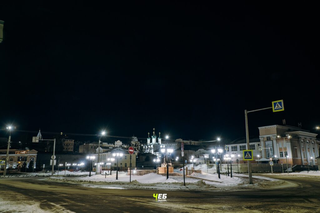 Памятник Святым Петру и Февронии Муромским - Чебоксары - зимой ночью 